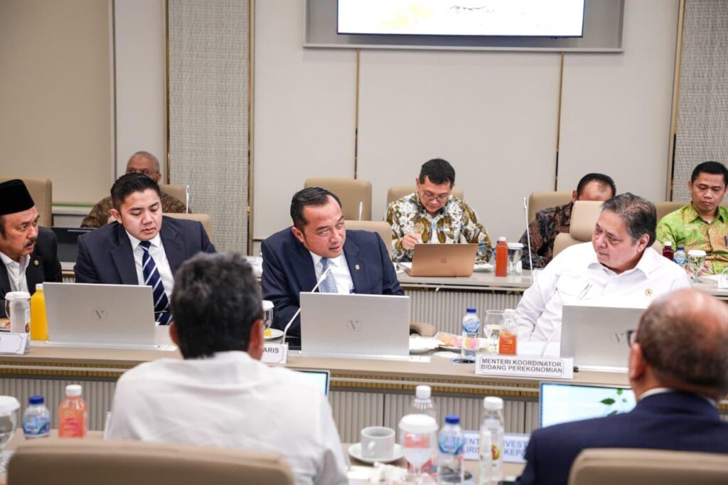 Paket Ekonomi 2025, Airlangga Hartarto, Prabowo Subianto, Ekonomi Nasional, Magang Nasional, Bantuan Pangan, UMKM