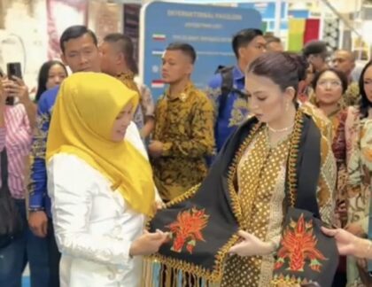 Selvi Gibran, Inacraft 2025, Dekranasda Aceh Utara, Motif Pisang Dua Mu, Kerajinan Aceh, Warisan Budaya, PosIndependent