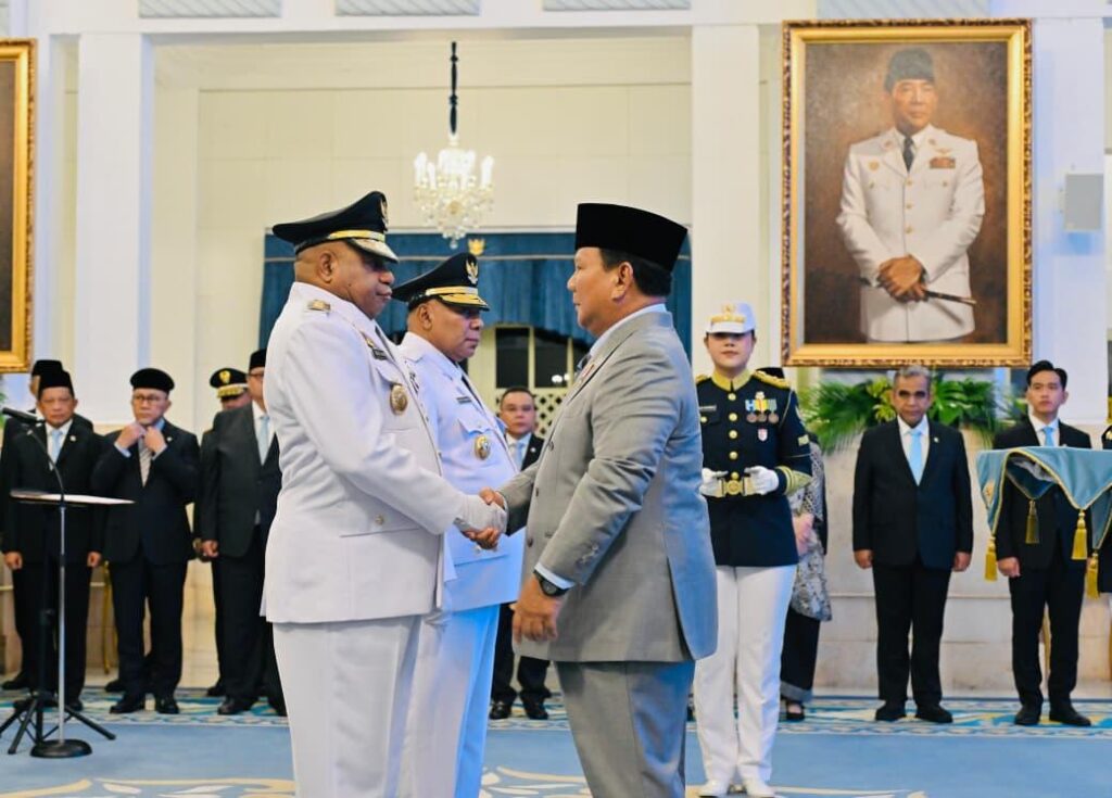Presiden Prabowo, Pelantikan Gubernur Papua, Gubernur Papua 2025, Matius Fakhiri, Aryoko Rumaropen, Istana Negara, Pemerintah Papua, Kabinet Merah Putih
