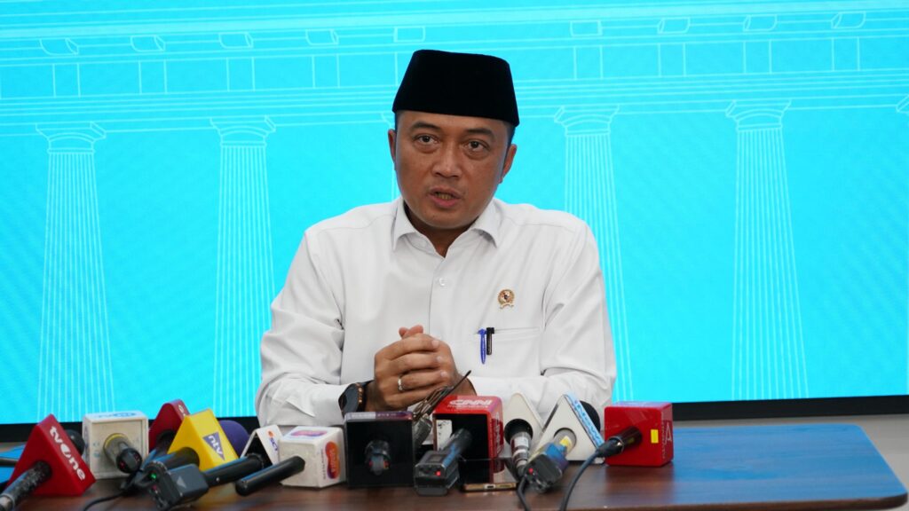 Prabowo Subianto, Hari Santri 2025, Pesantren, Makan Bergizi Gratis, Pendidikan Santri, Keamanan Gedung Pesantren, Santri Indonesia, Pemerintah Indonesia, Mensesneg Prasetyo Hadi