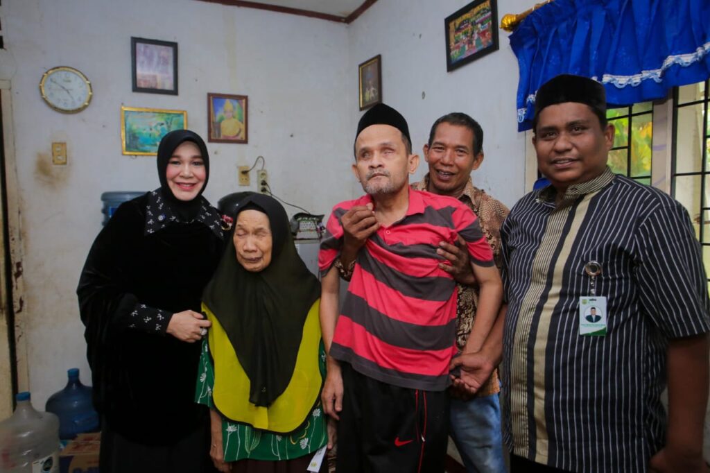 Baitul Mal Banda Aceh, Wali Kota Illiza Sa’aduddin Djamal, Fakir Uzur Banda Aceh, Bantuan Sosial, Pemko Banda Aceh, Lansia Miskin, Dana Zakat, Program Sosial Aceh, Pos Independent