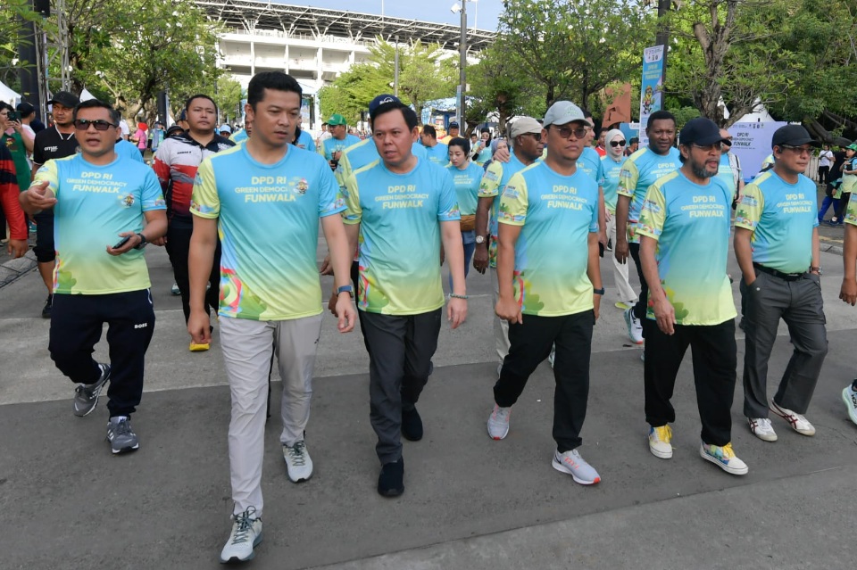 Green Democracy Fun Walk 2025, DPD RI, Sultan Bachtiar Najamudin, Wamenpora Taufik Hidayat, HUT DPD RI ke-21, Rekor MURI, Gelora Bung Karno, Fun Walk Jakarta, Demokrasi Hijau, Pohon Damar