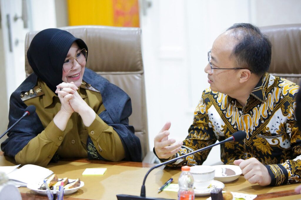 Wali Kota Banda Aceh, Illiza Sa’aduddin Djamal, Konjen Tiongkok, Huang He, kerja sama pendidikan, hubungan Aceh-Tiongkok, pasar Peunayong, UMKM Banda Aceh, Banda Aceh Academy, sister city