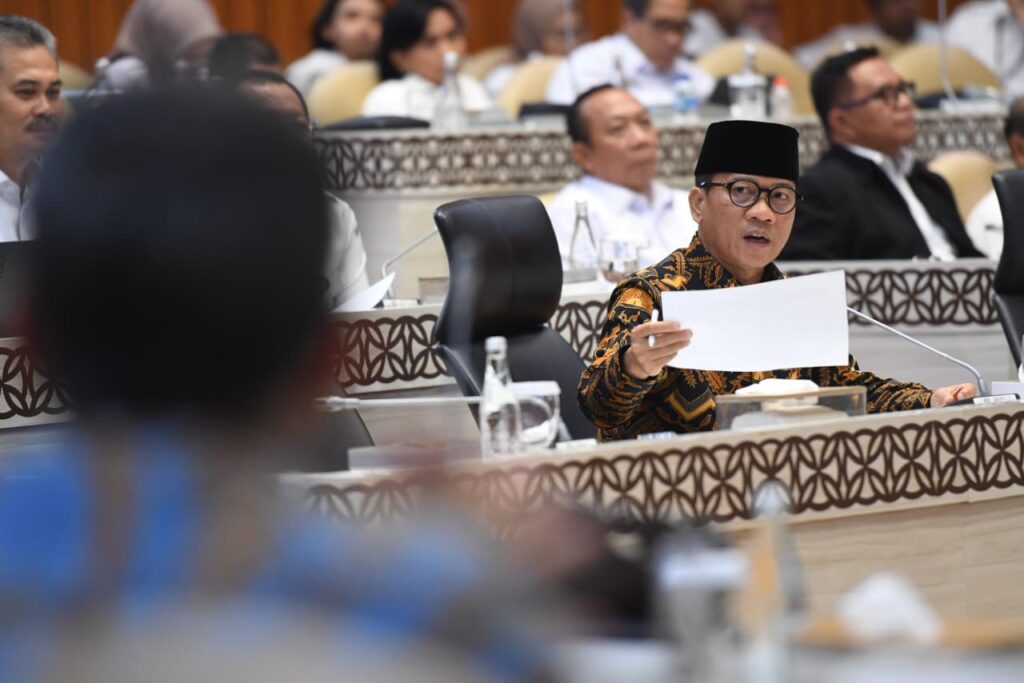 mendes pdtt, yandri susanto, apbn 2025, anggaran desa terblokir, desa belum teraliri listrik, program satu desa satu paud, pembangunan desa, komisi v dpr, prabowo subianto, kemendes pdtt