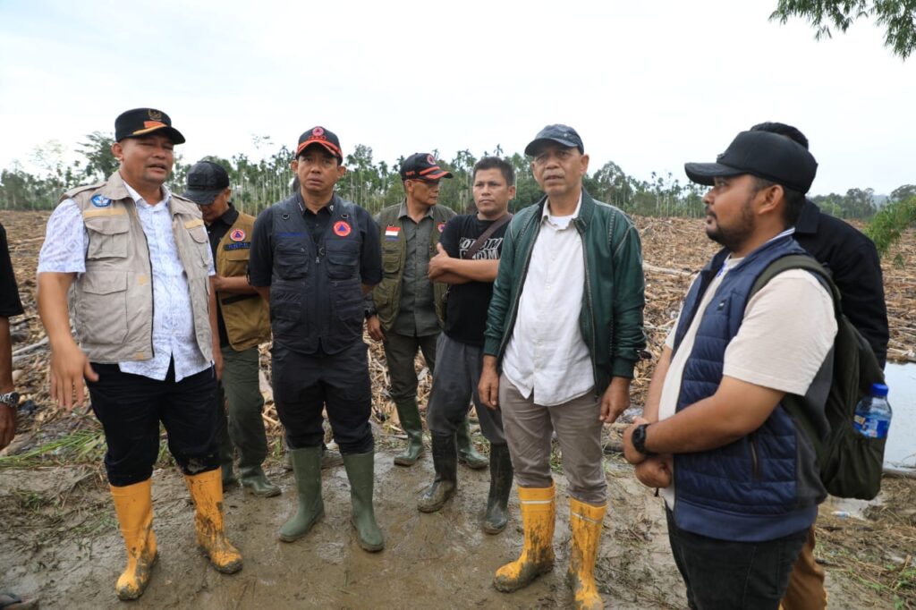 Kepala BNPB meninjau lokasi banjir bandang di Langkahan Aceh Utara bersama Bupati dan TNI