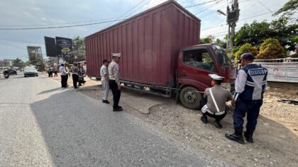 polantas Aceh Utara, ramp check kendaraan, operasi keselamatan seulawah 2026, pemeriksaan truk dan bus, kecelakaan lalu lintas Aceh, keselamatan berkendara, jalan Medan Banda Aceh, Jasa Raharja Aceh, overloading truk, razia kendaraan Aceh Utara