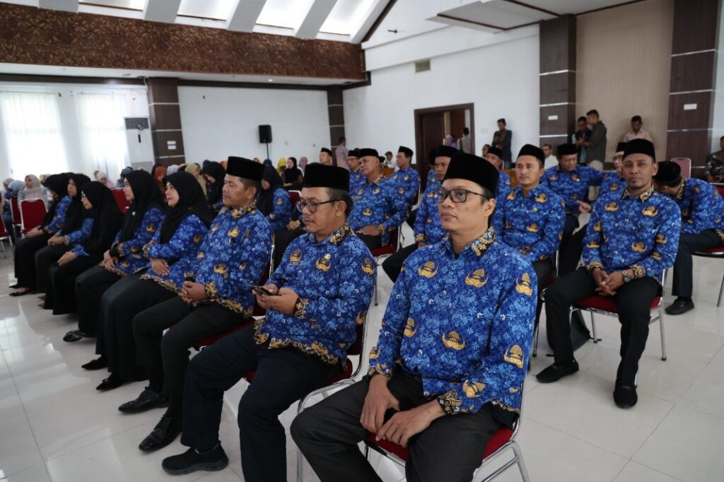 pelantikan pejabat Aceh Utara, Ayah Wa, mutasi ASN, kepala sekolah Aceh Utara, BKAD Bapenda BKPSDM, berita Aceh Utara