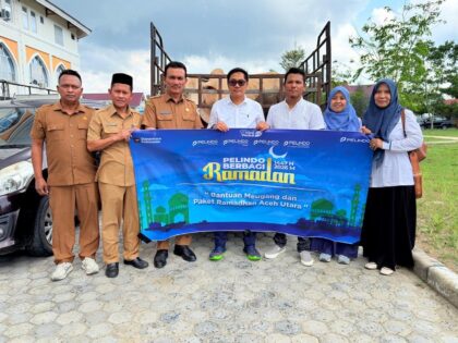 Penyerahan bantuan Pelindo Berbagi Ramadan Aceh Utara berupa sapi dan paket sembako untuk korban banjir Tanah Jambo Aye di Kantor Bupati Aceh Utara.