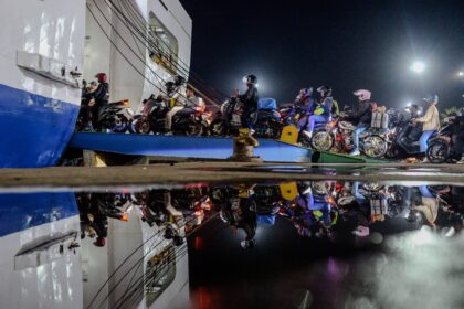 antrean pemudik sepeda motor di Pelabuhan Ciwandan Cilegon arus mudik Lebaran 2026 menuju Sumatra data Pelindo terbaru