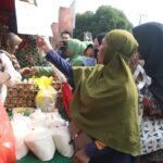 Bazar murah Korem 011 Lilawangsa di Lapangan Jenderal Sudirman Lhokseumawe.