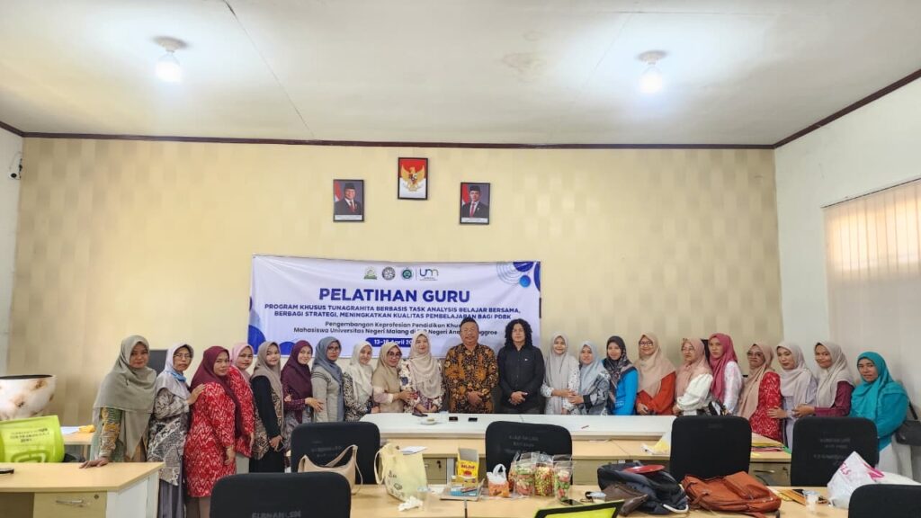 guru SLB Aneuk Nanggroe foto bersama setelah pelatihan task analysis tunagrahita di Lhokseumawe