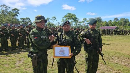 Pangkoops TNI Habema Mayjen TNI Yudha Airlangga melepas purna tugas 1.350 personel Satgas Pamtas RI–PNG Mobile Yonif 113/JS di Timika Papua Tengah.