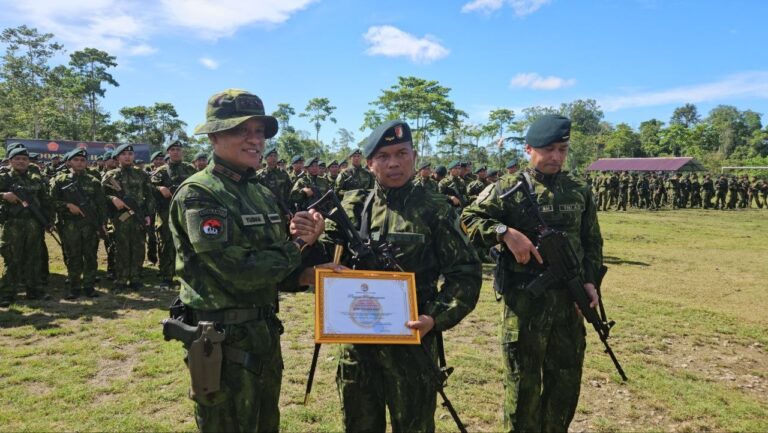 Pangkoops TNI Habema Mayjen TNI Yudha Airlangga melepas purna tugas 1.350 personel Satgas Pamtas RI–PNG Mobile Yonif 113/JS di Timika Papua Tengah.