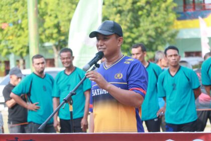 Kapolres Lhokseumawe membuka Turnamen Voli Legends Aceh Hari Bhayangkara ke-80 di Kuta Blang