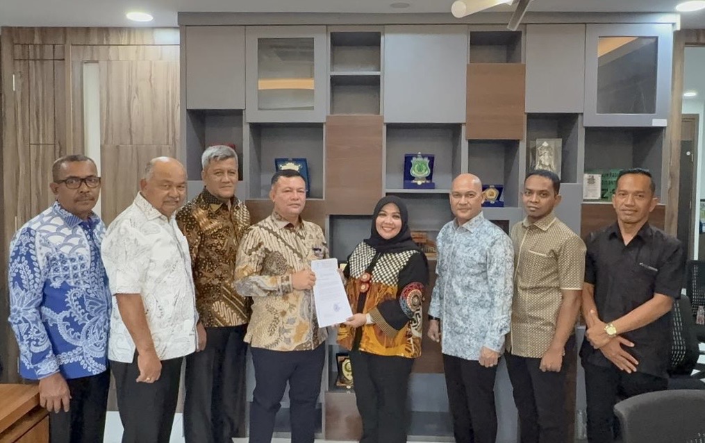 Bupati Aceh Utara menyerahkan dan mengonfirmasi data ribuan kepala keluarga korban banjir kepada Kemensos RI guna mempercepat proses penyaluran bantuan bagi masyarakat terdampak banjir di Aceh Utara.