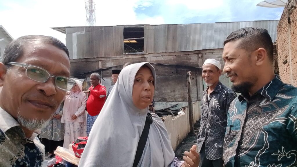 Kepala Sekretariat Baitul Mal Tinjau Korban Kebakaran di Uteun Bayi