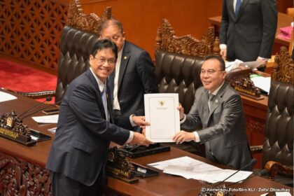Menkeu Purbaya Yudhi Sadewa menghadiri Rapat Paripurna DPR RI pengesahan perubahan UU P2SK 2026 di Jakarta