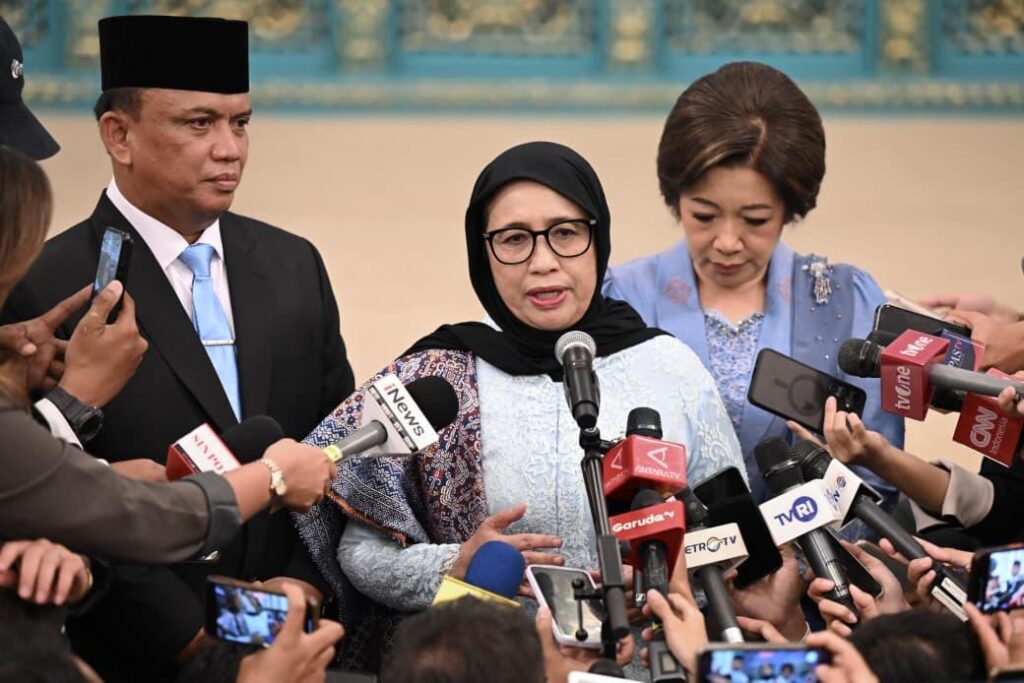 Nanik S Deyang usai dilantik Presiden Prabowo Subianto sebagai Kepala Badan Gizi Nasional di Istana Negara Jakarta
