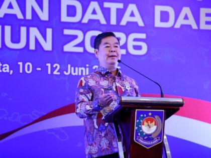 Dirjen Dukcapil Teguh Setyabudi menjelaskan penguatan IKD sebagai digital ID nasional dalam Rakor Pemanfaatan Data Daerah 2026 di Jakarta.
