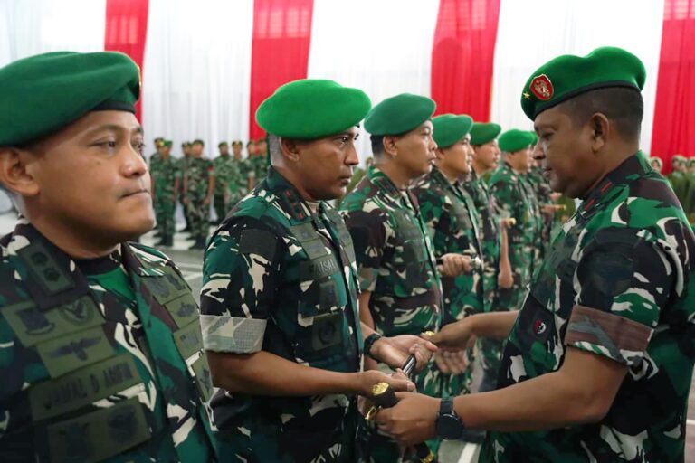 Brigjen TNI Ali Imran memimpin serah terima jabatan lima Dandim jajaran Korem 011 Lilawangsa di Gedung KNPI Lhokseumawe, Aceh.