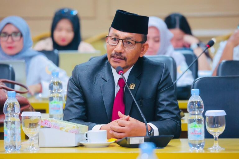 Haji Uma apresiasi Polri ungkap kasus dugaan korupsi Jampidsus dan ajak publik hormati proses hukum.