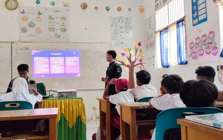 Murid Sekolah Dasar (SD) Negeri 2 Nisam dibekali cara melindungi diri dari pelecehan dan kekerasan seksual oleh Mahasiswa Kelompok 16 KKN Unimal