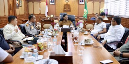 Gubernur Aceh Mualem bersama Kapolda Aceh dan Ketua DPRA membahas mitigasi bencana di Banda Aceh