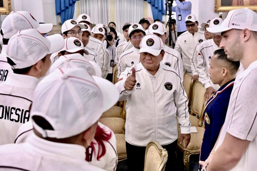 Presiden Prabowo berbicara dengan atlet Indonesia menuju Asian Games 2026