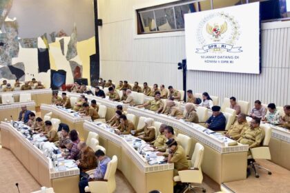 Gubernur Lampung Rahmat Mirzani Djausal saat RDP Komisi II DPR RI membahas HGU dan konflik agraria
