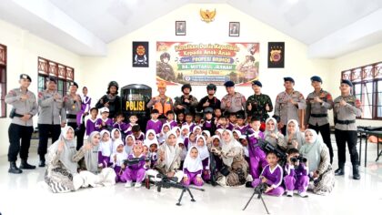 TK RA Miftahul Jannah melaksanakan kegiatan outing class di Markas Komando (Mako) Batalyon B Pelopor Satbrimob Polda Aceh, Selasa (6/10/2026). Foto: Dok Humas BB Brimob