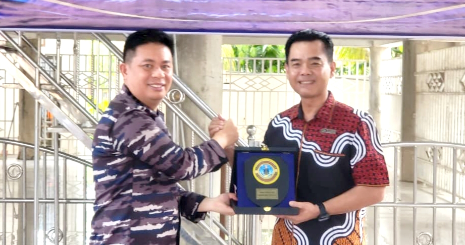 Lanal Lhokseumawe bersama Mubadala Energy menggelar bakti sosial berupa layanan kesehatan gratis dan penyaluran bantuan sembako bagi warga Blang Naleung Mameh, Kecamatan Muara Satu, Lhokseumawe. Rabu (7/10/2026), Foto: Dok Agus Salim